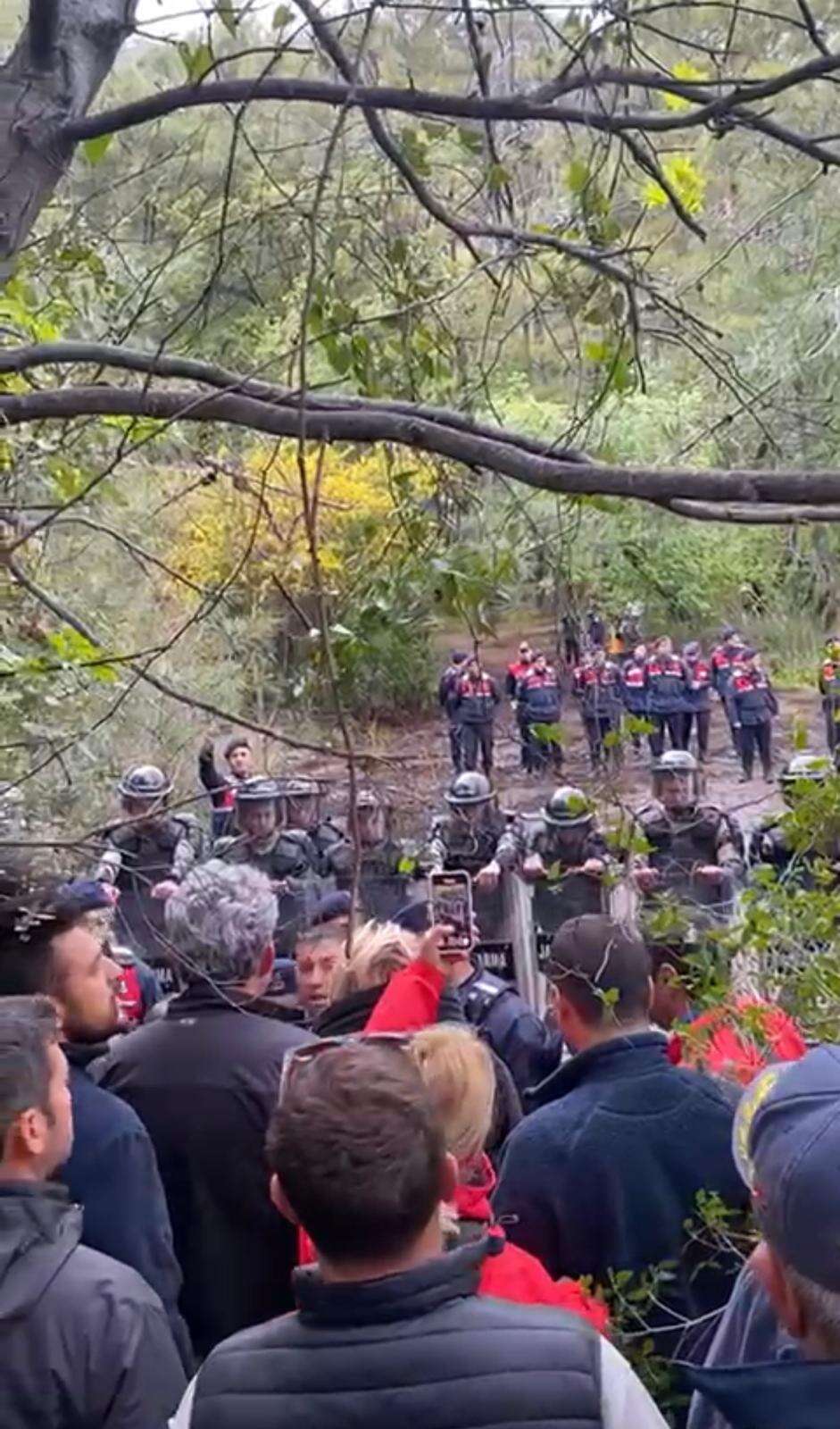 Cennet Koy Göcek’te Gerilim Tırmanıyor: Jandarma ve Sahil Güvenlik Karada ve Denizde Vatandaşların Koya Girmesine İzin Vermiyor 4